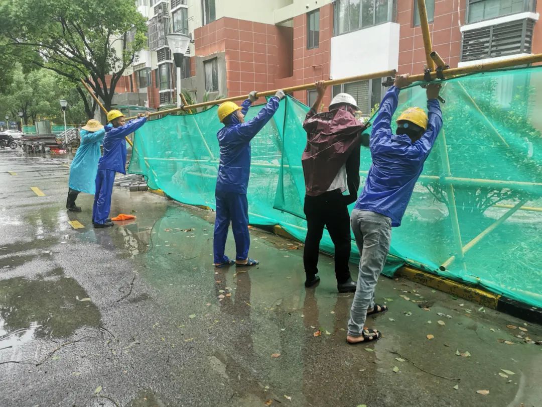 台风蓝色预警解除！地铁全线恢复运营！外卖点餐也能配送了......风雨中，他们“汛”速出击→-金年会(图14)