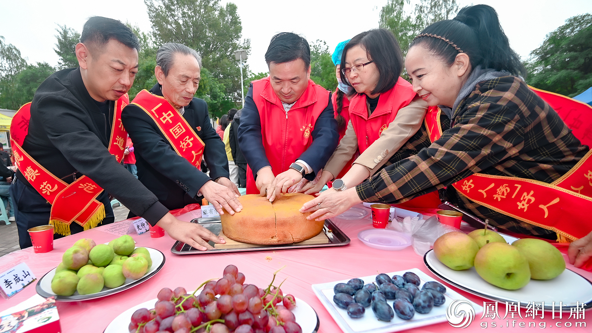 我与榜样迎中秋　金川幸福“邻”距离-金年会(图1)